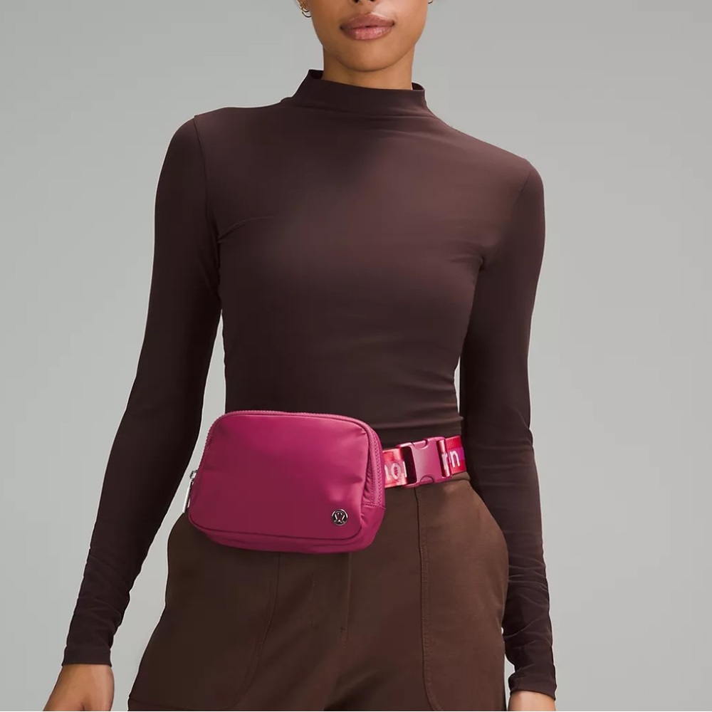 Lululemon Everywhere Belt Bag 1L washed mauve/sakura pink white